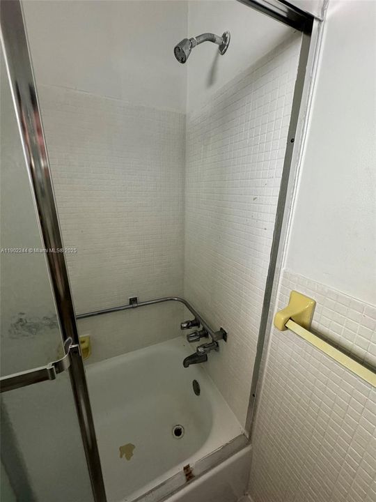 For Sale: $230,000 (1 beds, 1 baths, 800 Square Feet)