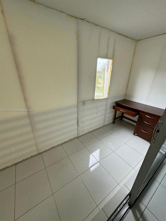 For Sale: $230,000 (1 beds, 1 baths, 800 Square Feet)