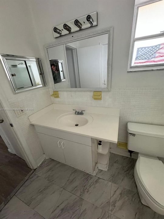 For Sale: $230,000 (1 beds, 1 baths, 800 Square Feet)