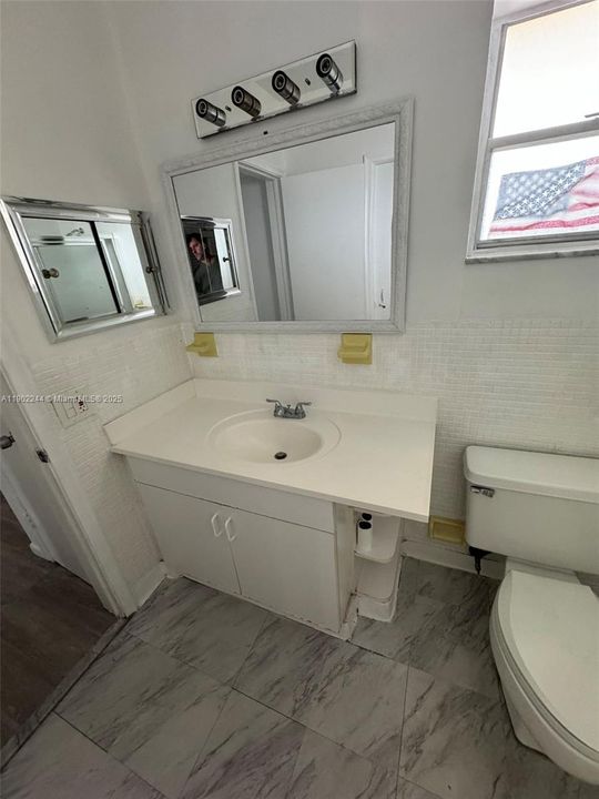 For Sale: $230,000 (1 beds, 1 baths, 800 Square Feet)