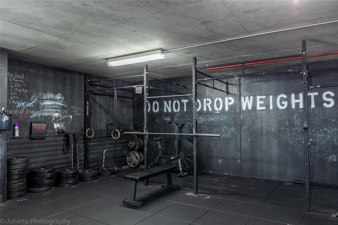 For Rent: $4,350 (3 beds, 2 baths, 1255 Square Feet)