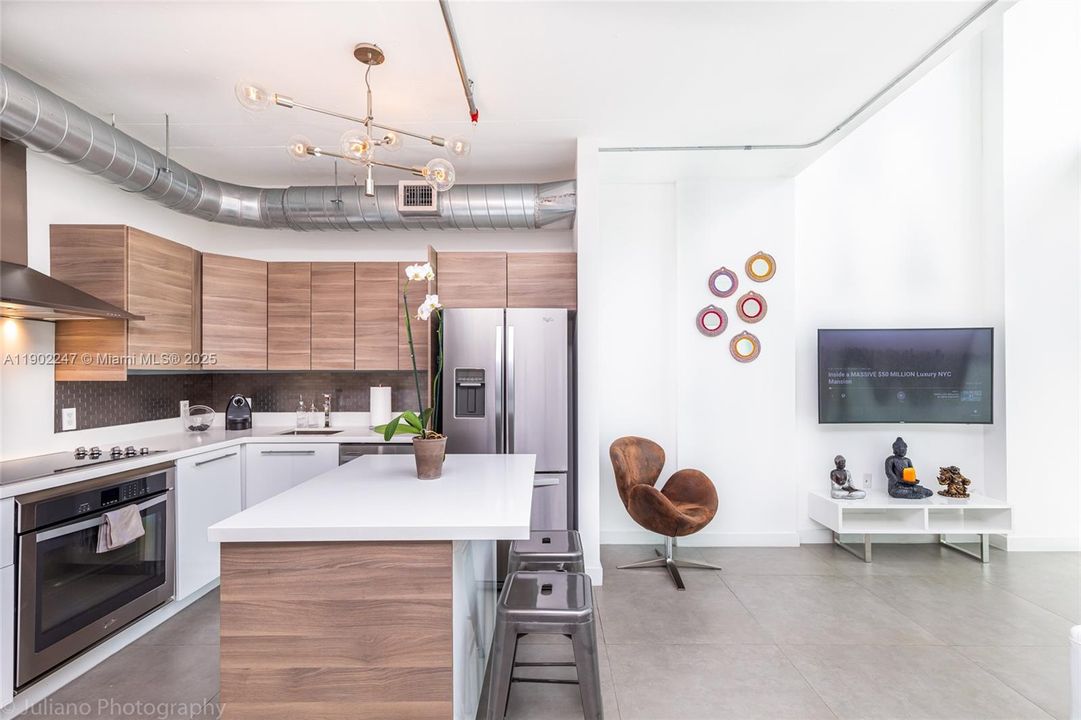 For Rent: $4,350 (3 beds, 2 baths, 1255 Square Feet)