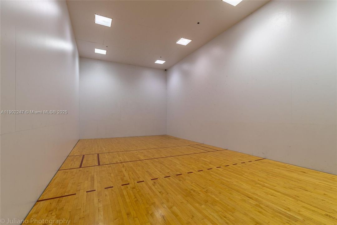 For Rent: $4,350 (3 beds, 2 baths, 1255 Square Feet)