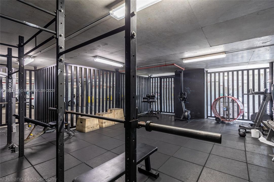 For Rent: $4,350 (3 beds, 2 baths, 1255 Square Feet)