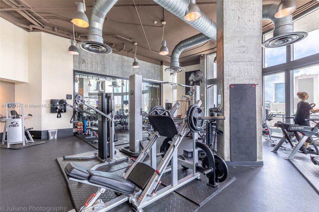 For Rent: $4,350 (3 beds, 2 baths, 1255 Square Feet)