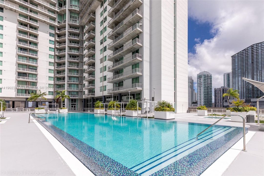 For Rent: $4,350 (3 beds, 2 baths, 1255 Square Feet)