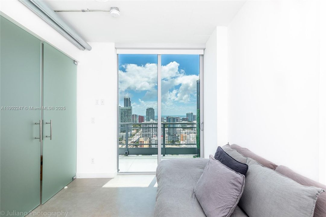 For Rent: $4,350 (3 beds, 2 baths, 1255 Square Feet)