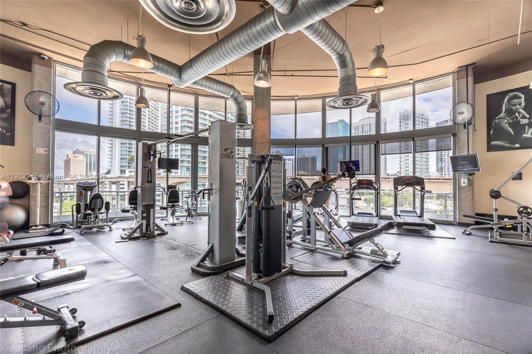 For Rent: $4,350 (3 beds, 2 baths, 1255 Square Feet)