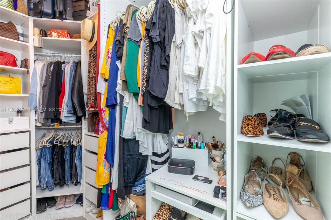 For Rent: $4,350 (3 beds, 2 baths, 1255 Square Feet)