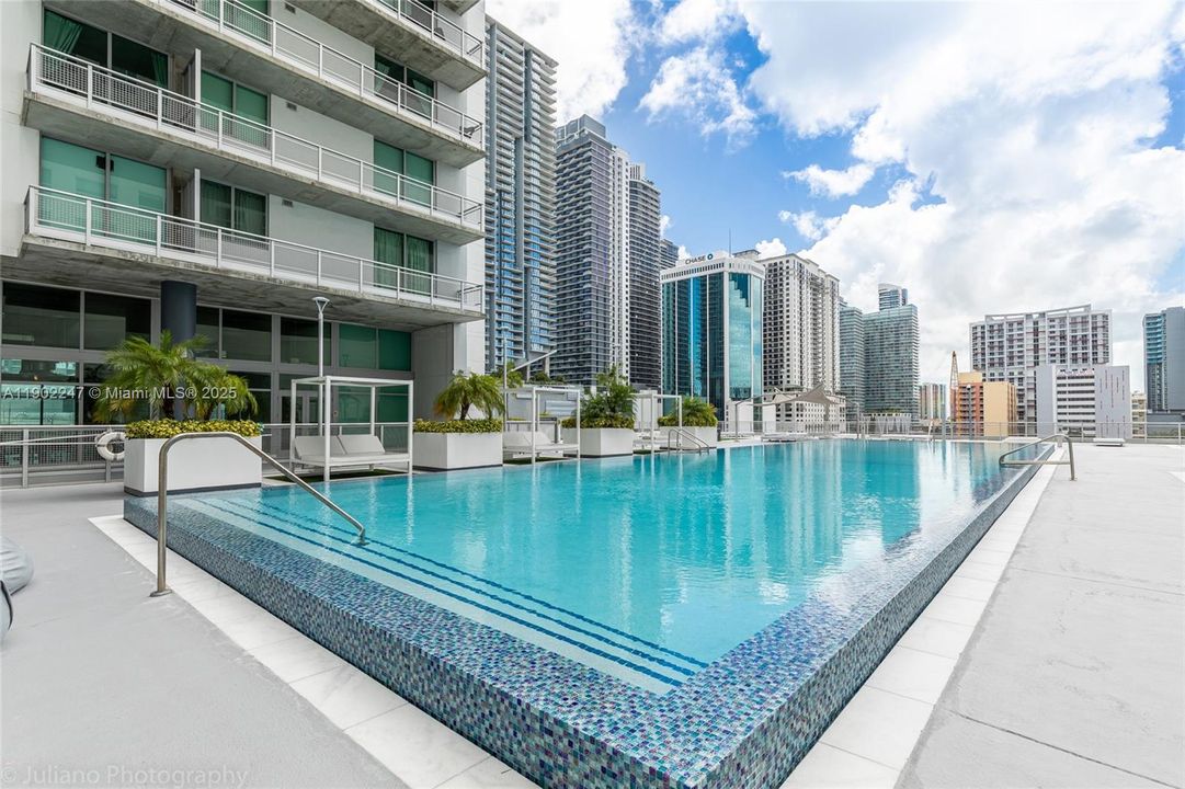 For Rent: $4,350 (3 beds, 2 baths, 1255 Square Feet)