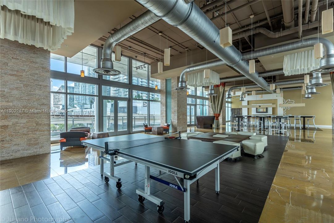 For Rent: $4,350 (3 beds, 2 baths, 1255 Square Feet)