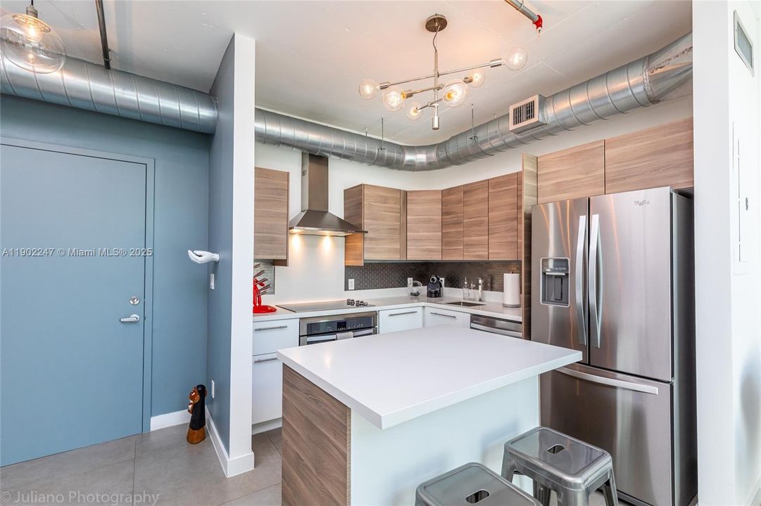 For Rent: $4,350 (3 beds, 2 baths, 1255 Square Feet)