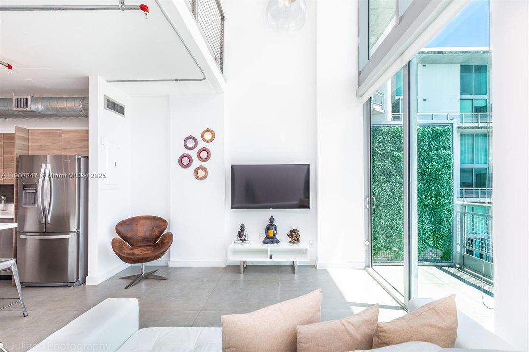 For Rent: $4,350 (3 beds, 2 baths, 1255 Square Feet)