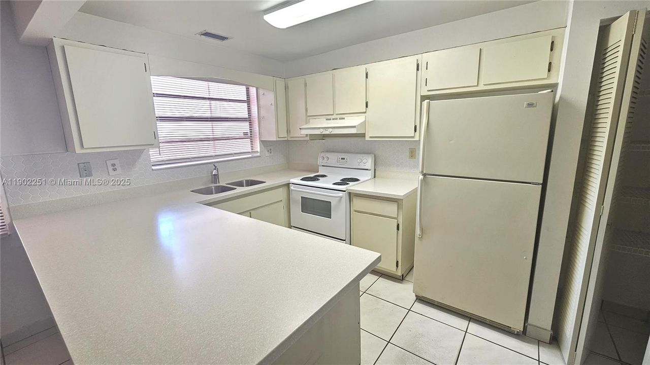 For Rent: $2,550 (2 beds, 2 baths, 1190 Square Feet)