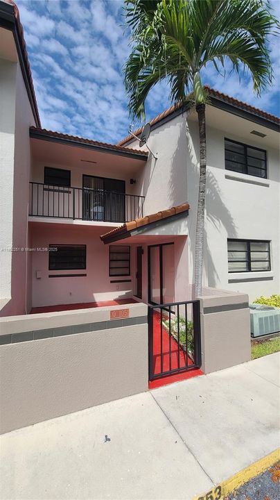 For Rent: $2,550 (2 beds, 2 baths, 1190 Square Feet)