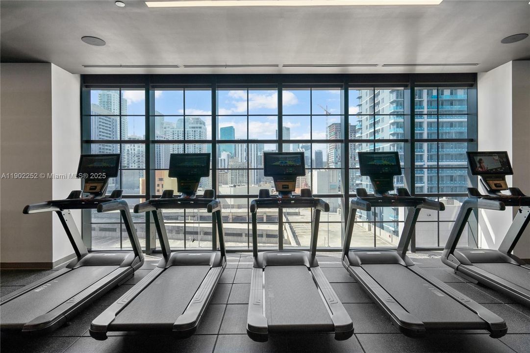 For Sale: $819,900 (2 beds, 2 baths, 916 Square Feet)