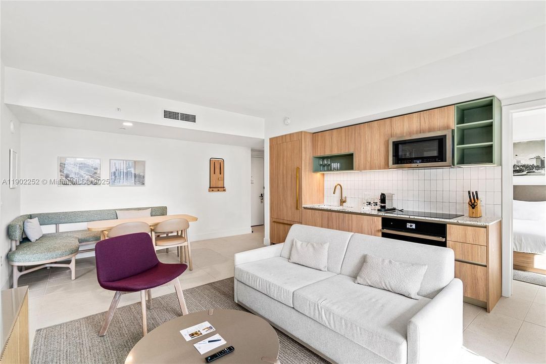 For Sale: $819,900 (2 beds, 2 baths, 916 Square Feet)