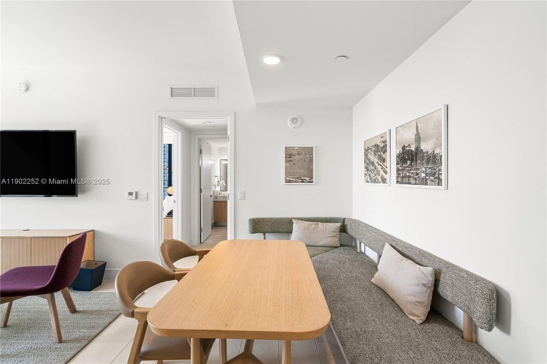 For Sale: $819,900 (2 beds, 2 baths, 916 Square Feet)