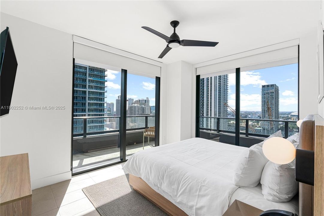 For Sale: $819,900 (2 beds, 2 baths, 916 Square Feet)