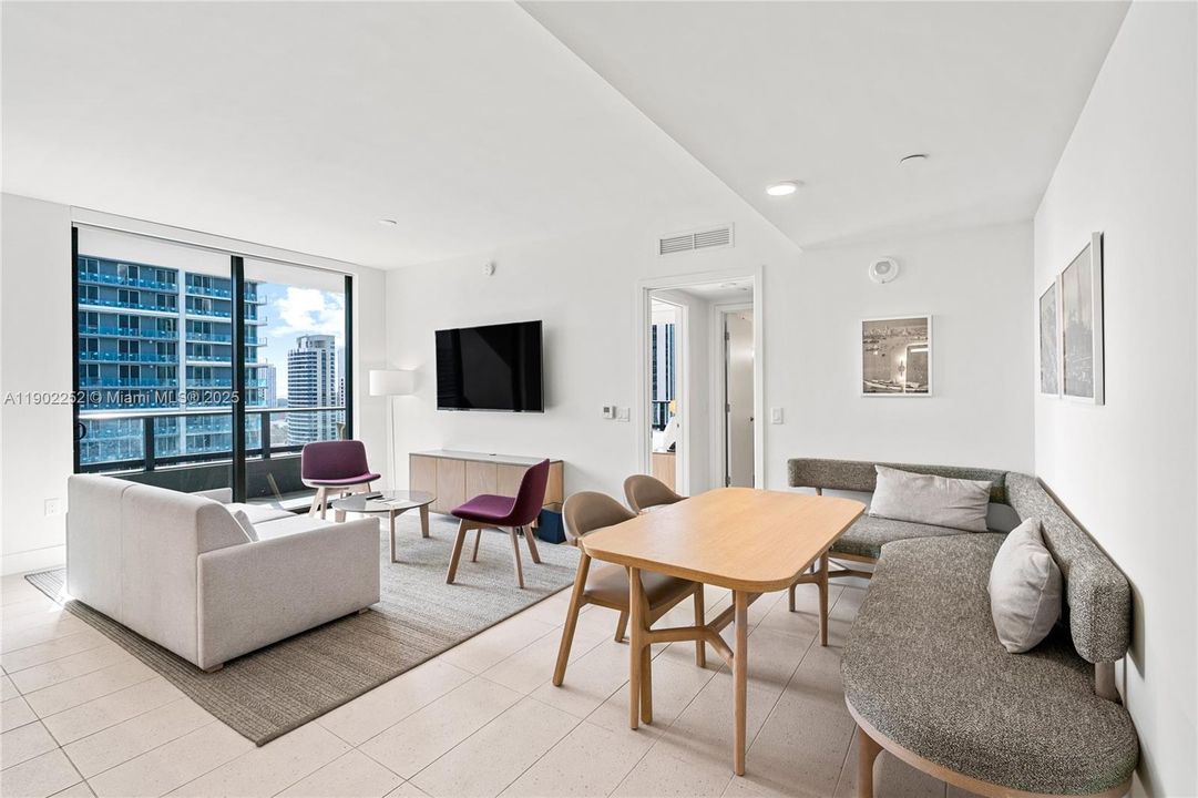 For Sale: $819,900 (2 beds, 2 baths, 916 Square Feet)