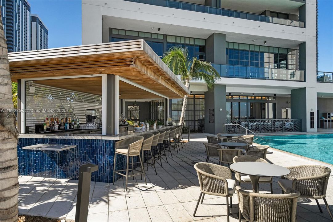 For Sale: $819,900 (2 beds, 2 baths, 916 Square Feet)