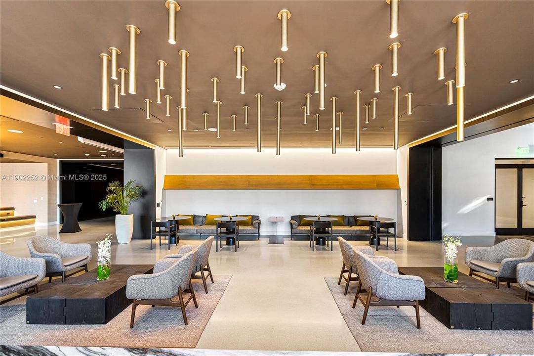 For Sale: $819,900 (2 beds, 2 baths, 916 Square Feet)