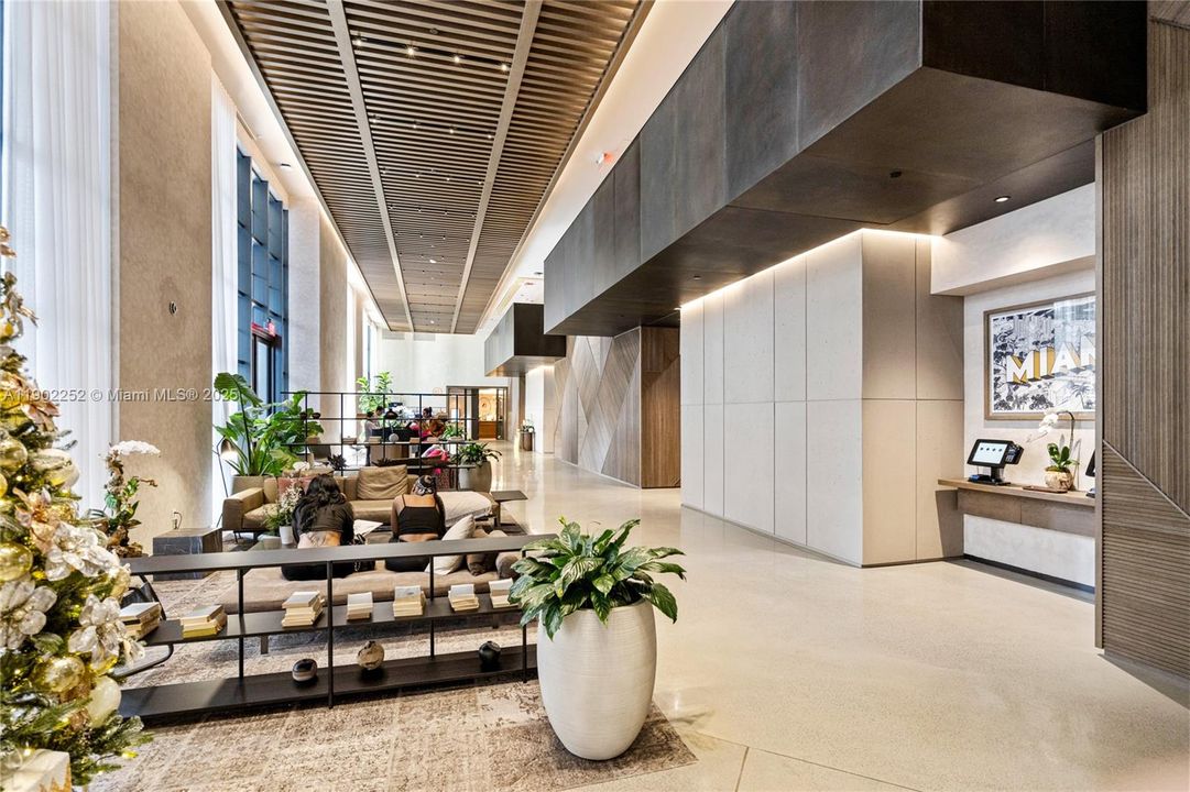 For Sale: $819,900 (2 beds, 2 baths, 916 Square Feet)