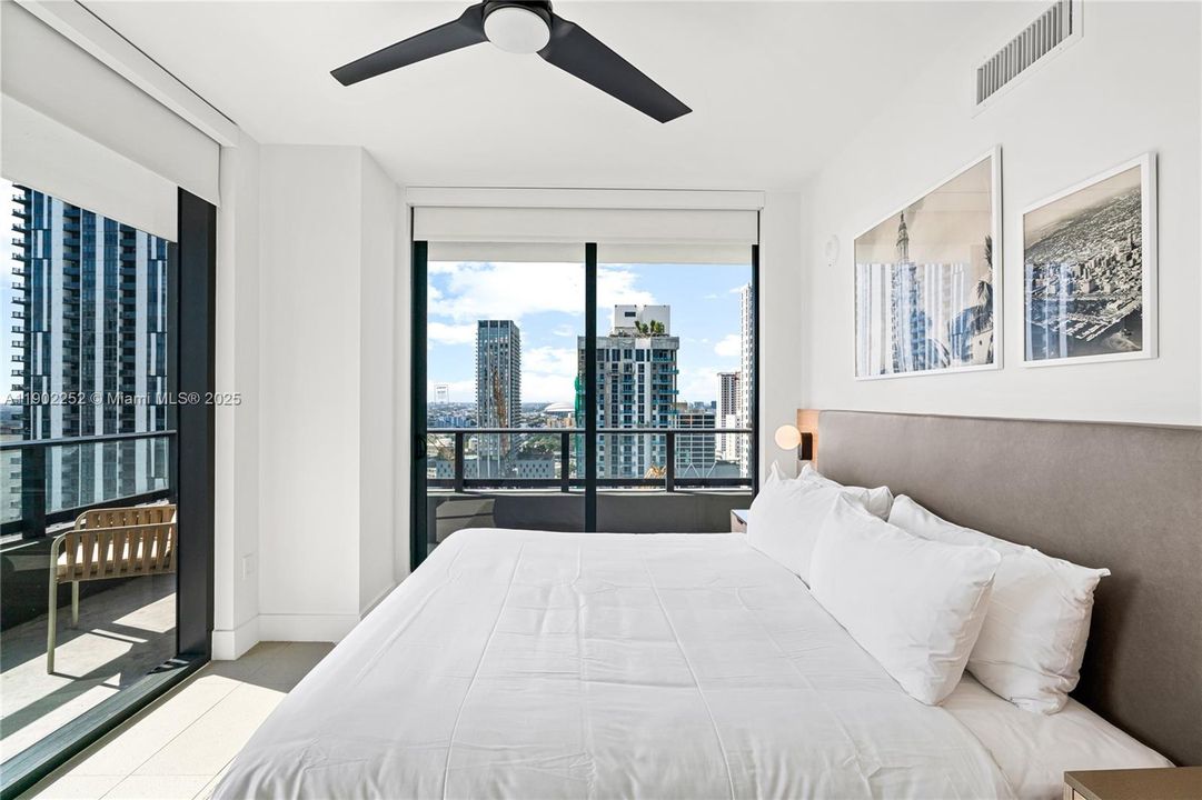 For Sale: $819,900 (2 beds, 2 baths, 916 Square Feet)