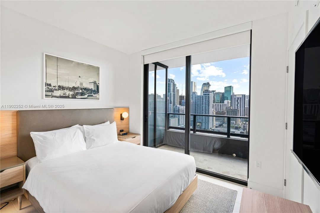 For Sale: $819,900 (2 beds, 2 baths, 916 Square Feet)