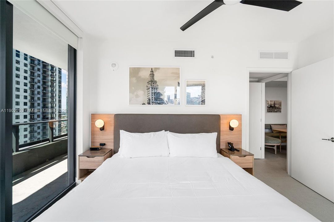 For Sale: $819,900 (2 beds, 2 baths, 916 Square Feet)