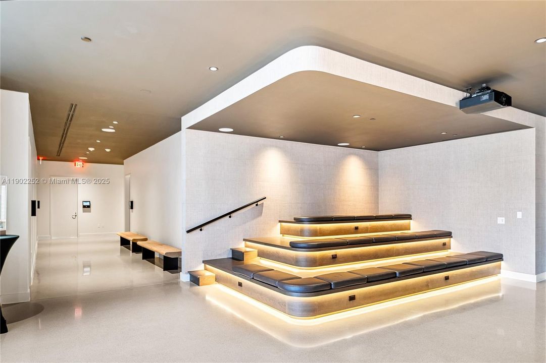 For Sale: $819,900 (2 beds, 2 baths, 916 Square Feet)