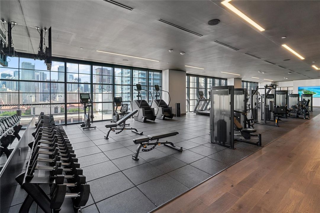 For Sale: $819,900 (2 beds, 2 baths, 916 Square Feet)