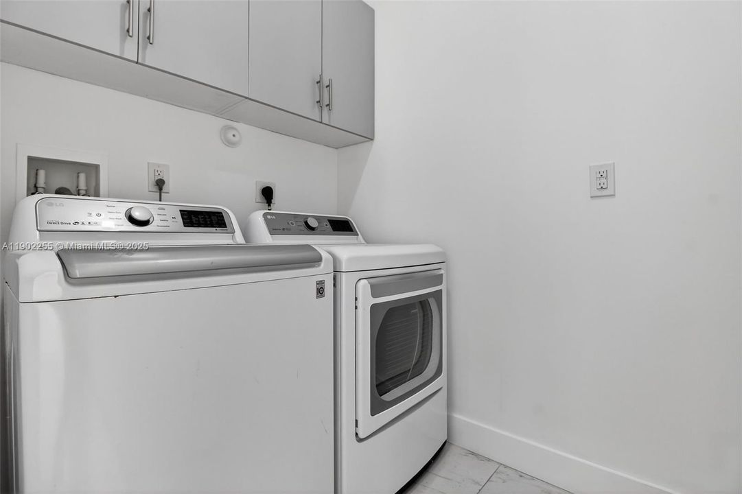 For Rent: $4,950 (5 beds, 3 baths, 3127 Square Feet)