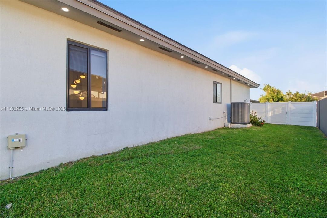 For Rent: $4,950 (5 beds, 3 baths, 3127 Square Feet)