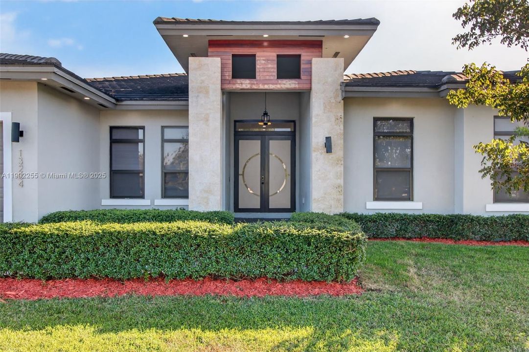 For Rent: $4,950 (5 beds, 3 baths, 3127 Square Feet)