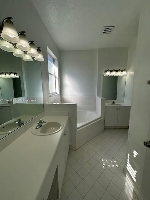 Activo con contrato: $530,000 (4 camas, 2 baños, 1780 Pies cuadrados)