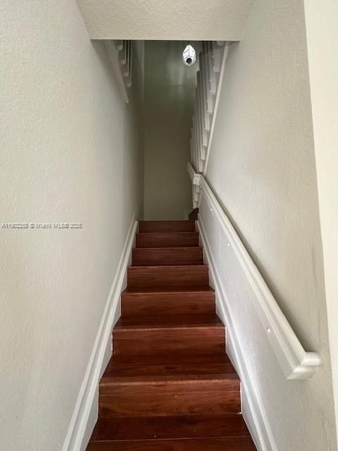 Activo con contrato: $530,000 (4 camas, 2 baños, 1780 Pies cuadrados)