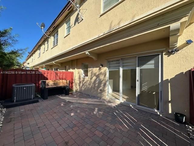 Activo con contrato: $530,000 (4 camas, 2 baños, 1780 Pies cuadrados)