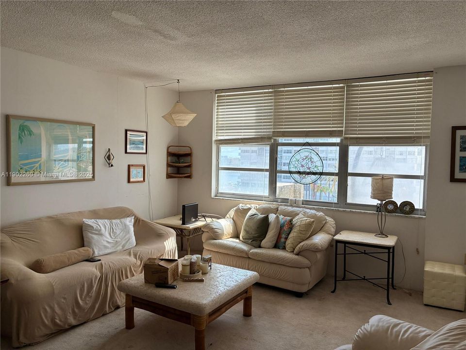 For Sale: $225,000 (2 beds, 2 baths, 1143 Square Feet)