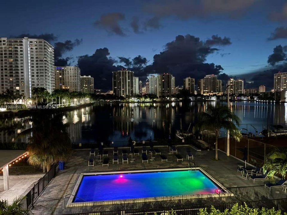 For Sale: $225,000 (2 beds, 2 baths, 1143 Square Feet)