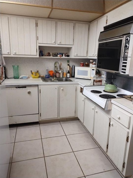 For Sale: $225,000 (2 beds, 2 baths, 1143 Square Feet)