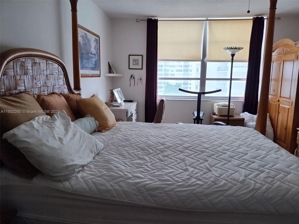 For Sale: $225,000 (2 beds, 2 baths, 1143 Square Feet)