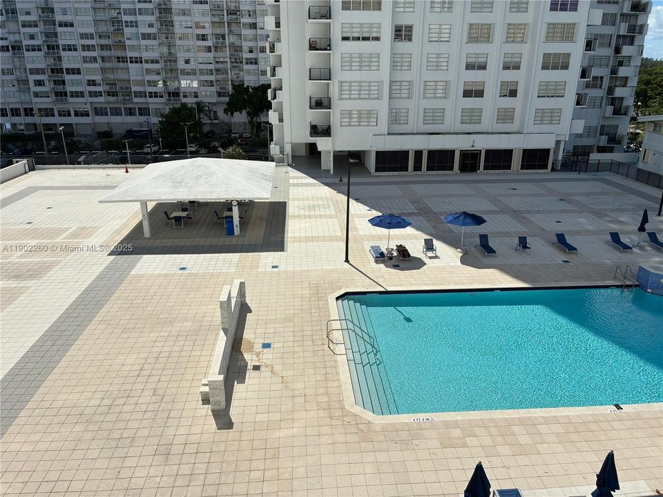 For Sale: $225,000 (2 beds, 2 baths, 1143 Square Feet)