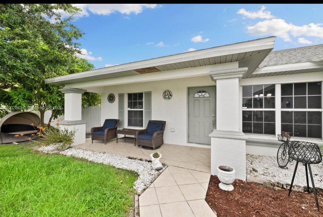 For Sale: $290,000 (3 beds, 2 baths, 1418 Square Feet)