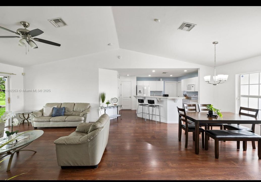 For Sale: $290,000 (3 beds, 2 baths, 1418 Square Feet)