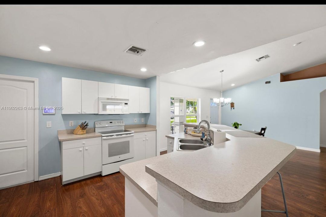 For Sale: $290,000 (3 beds, 2 baths, 1418 Square Feet)