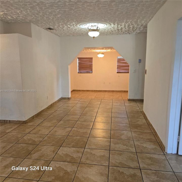 For Rent: $2,500 (3 beds, 1 baths, 1042 Square Feet)