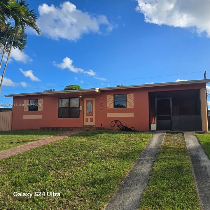 For Rent: $2,500 (3 beds, 1 baths, 1042 Square Feet)