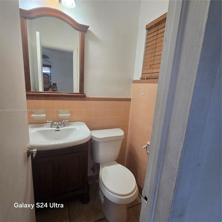 For Rent: $2,500 (3 beds, 1 baths, 1042 Square Feet)