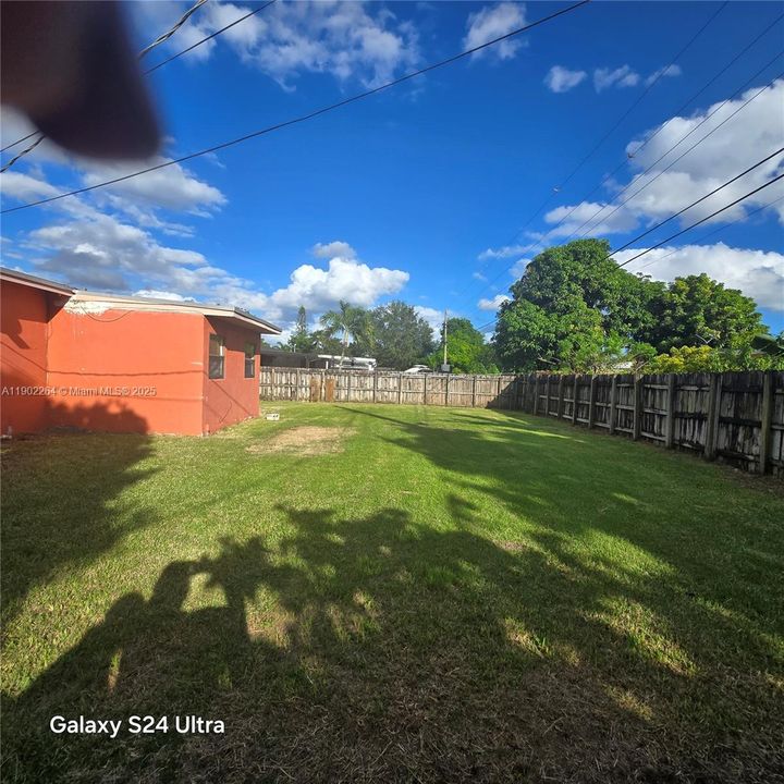 For Rent: $2,500 (3 beds, 1 baths, 1042 Square Feet)